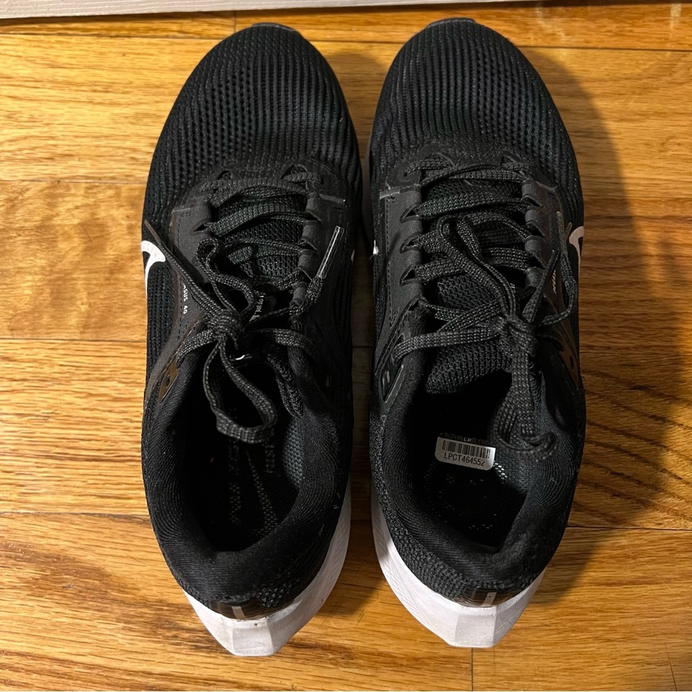 Nike Women’s Pegasus 40 Black And White Sneakers Size 8 - Picture 2 of 7